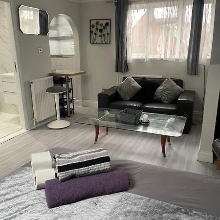Newly Renovated Studio In Acton 伦敦 外观 照片